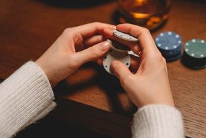 xì tố trực tuyến Kubet
